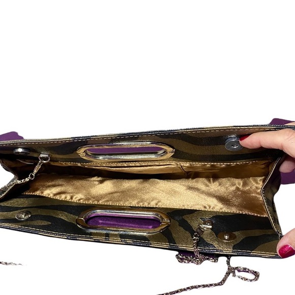 Stylish Gold and Black Clutch - Picture 4 of 9